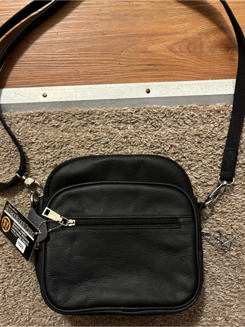 Roma Genuine Leather NWT Gun concealment Bag Lock and Matching Keys Brand New